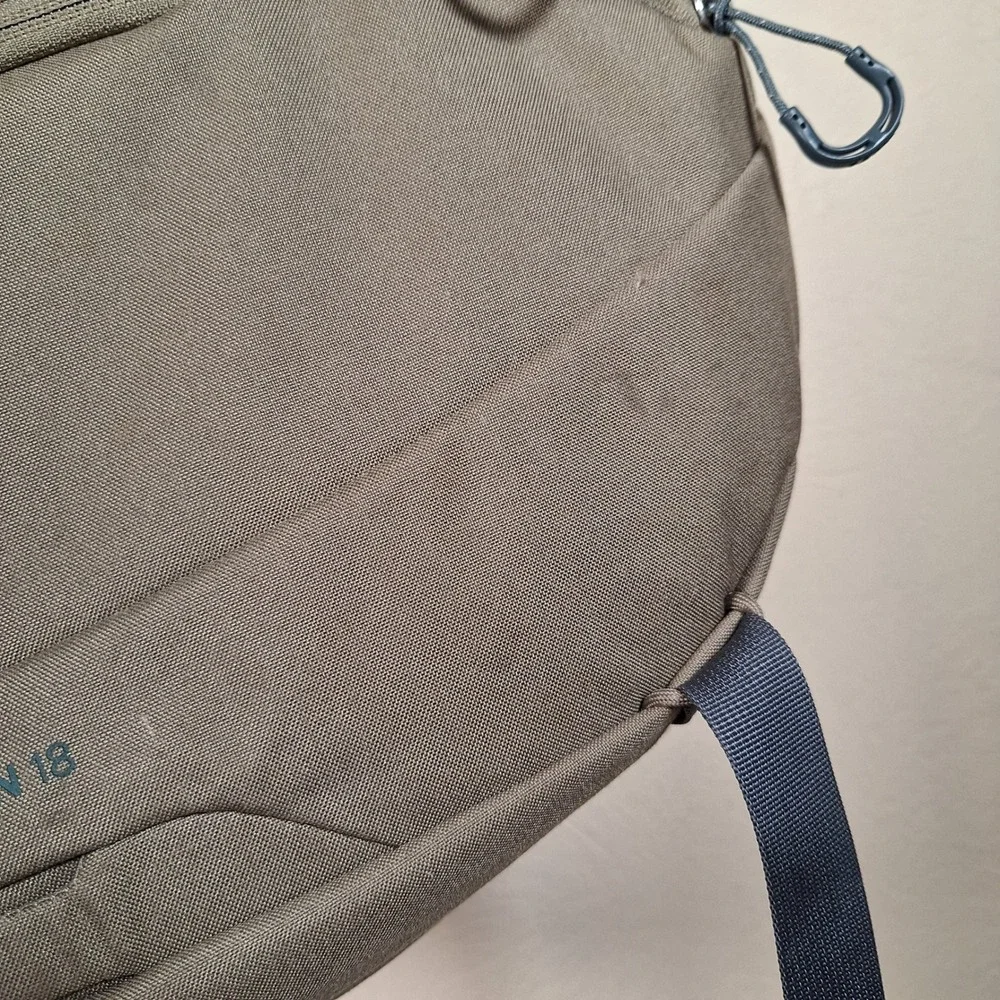 Osprey Metron 18 Sling Bag Laptop Messenger Cargo Rain Cover STAIN Read